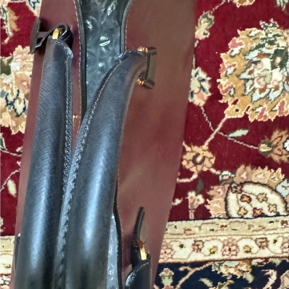 🍁SOLD🍁 Prada Saffiano Bag - Picture 5 of 17